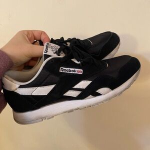 Reebok Black White Sneakers Women’s Size 7 Classic Casual Style Grunge Thrashed